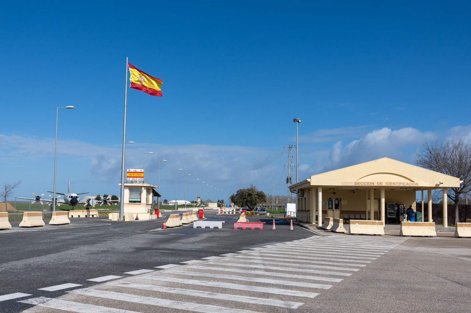 Puerta de acceso de la base aérea de Morón