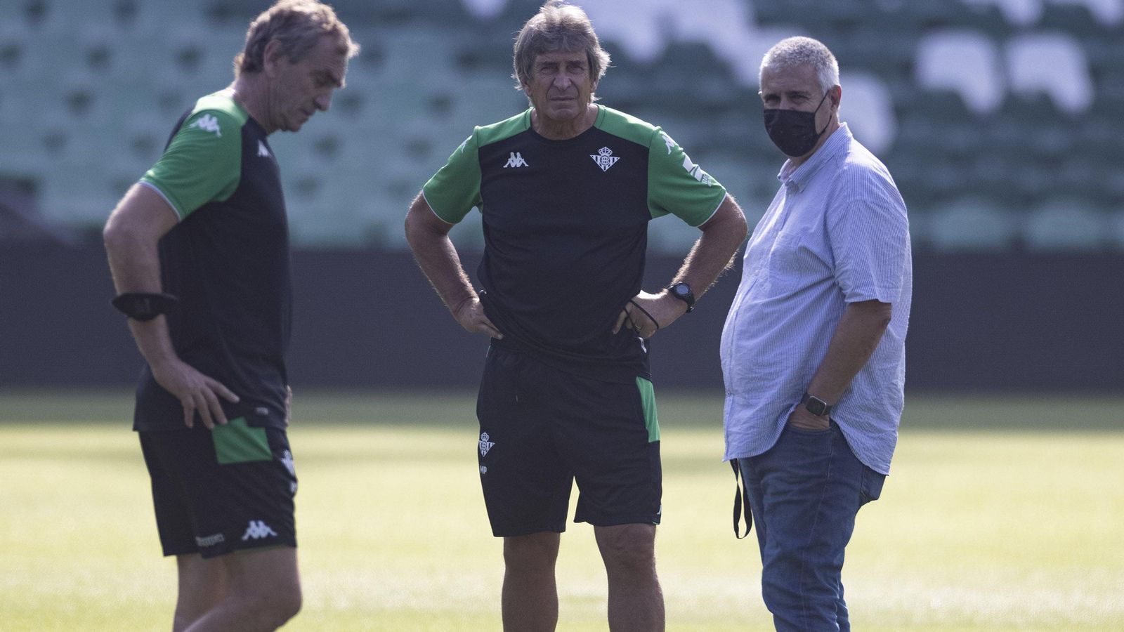 Pellegrini, entre Rubén Cousillas y Antonio Cordón.