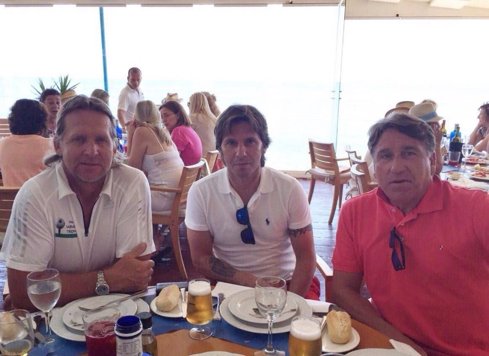 Esteban Vigo, en la imagen junto a Jesús Mendoza y Bernd Schuster, participa maña en la charla de Rota. Esteban Vigo, en la imagen junto a Jesús Mendoza y Bernd Schuster, participa maña en la charla de Rota.
