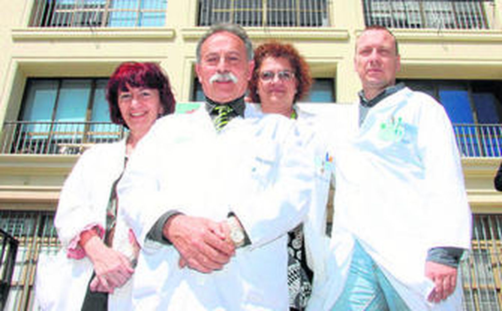 Mercedes Cabello, José Ramos (que acaba de jubilarse), Pilar Ruiz y Juan José Mansilla (de izq. a der.), médicos y enfermeros del programa de trasplantes de Málaga.