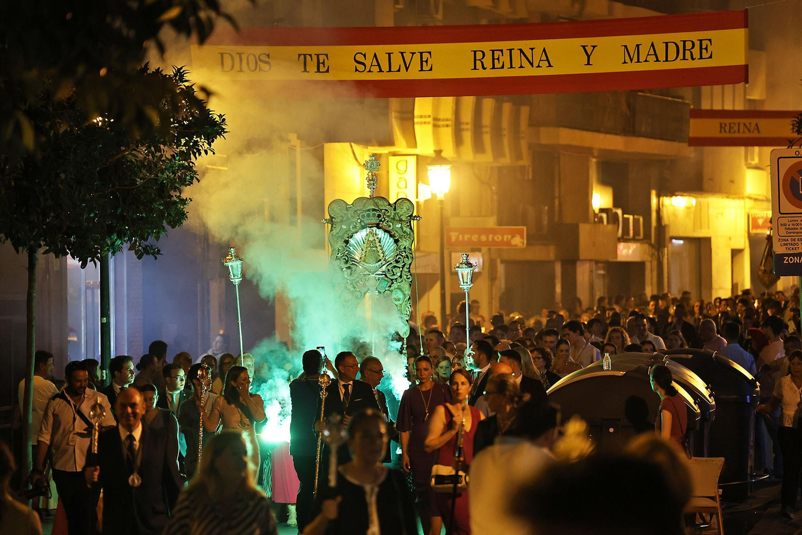 Imágenes del regreso de las hermandades a Emigrantes al finalizar el Rosario Jubilar rociero