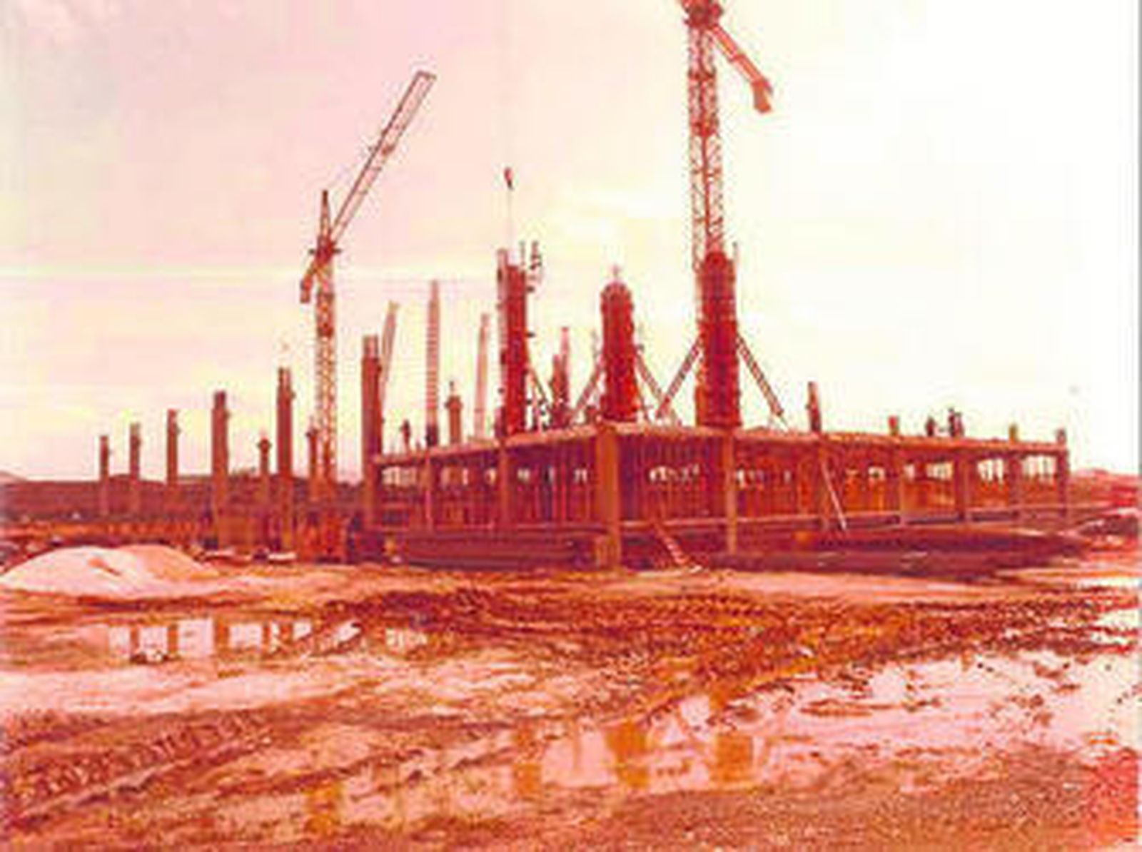 Una parte de la primera plantilla de Fujitsu en 1978.