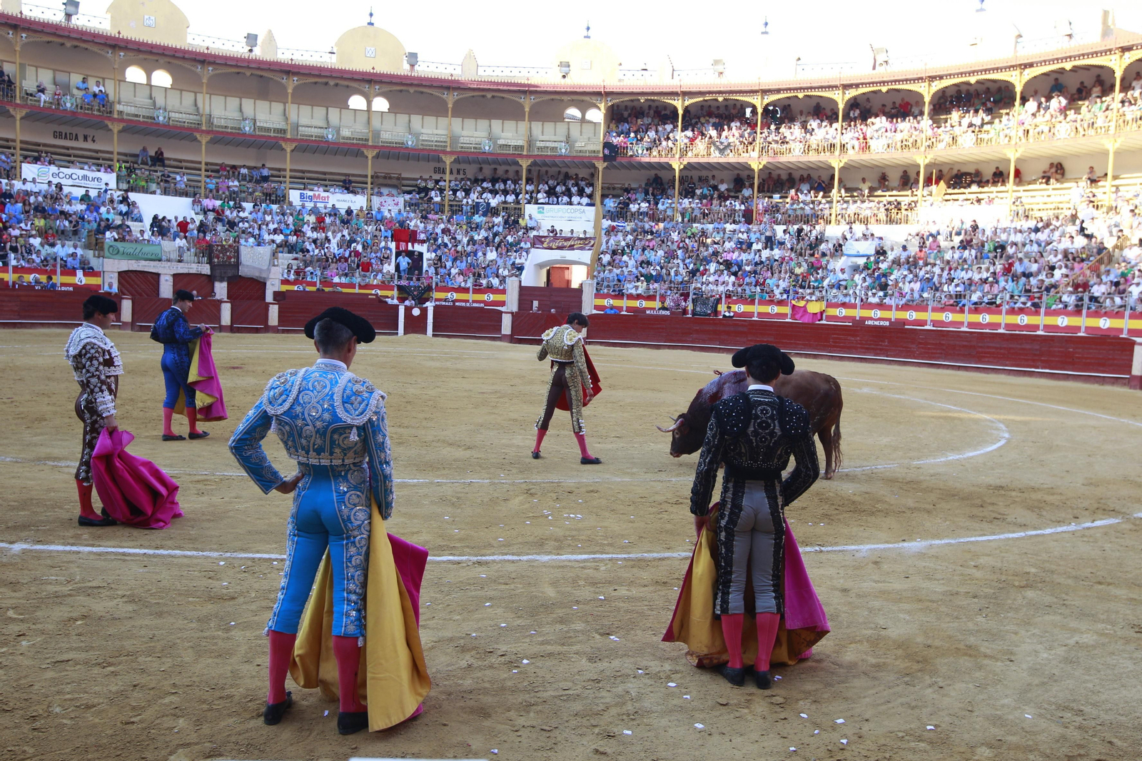 Imágenes de la corrida de toros de la Feria de Almería, con los diestros Emilio de Justo y Andrés Roca Rey