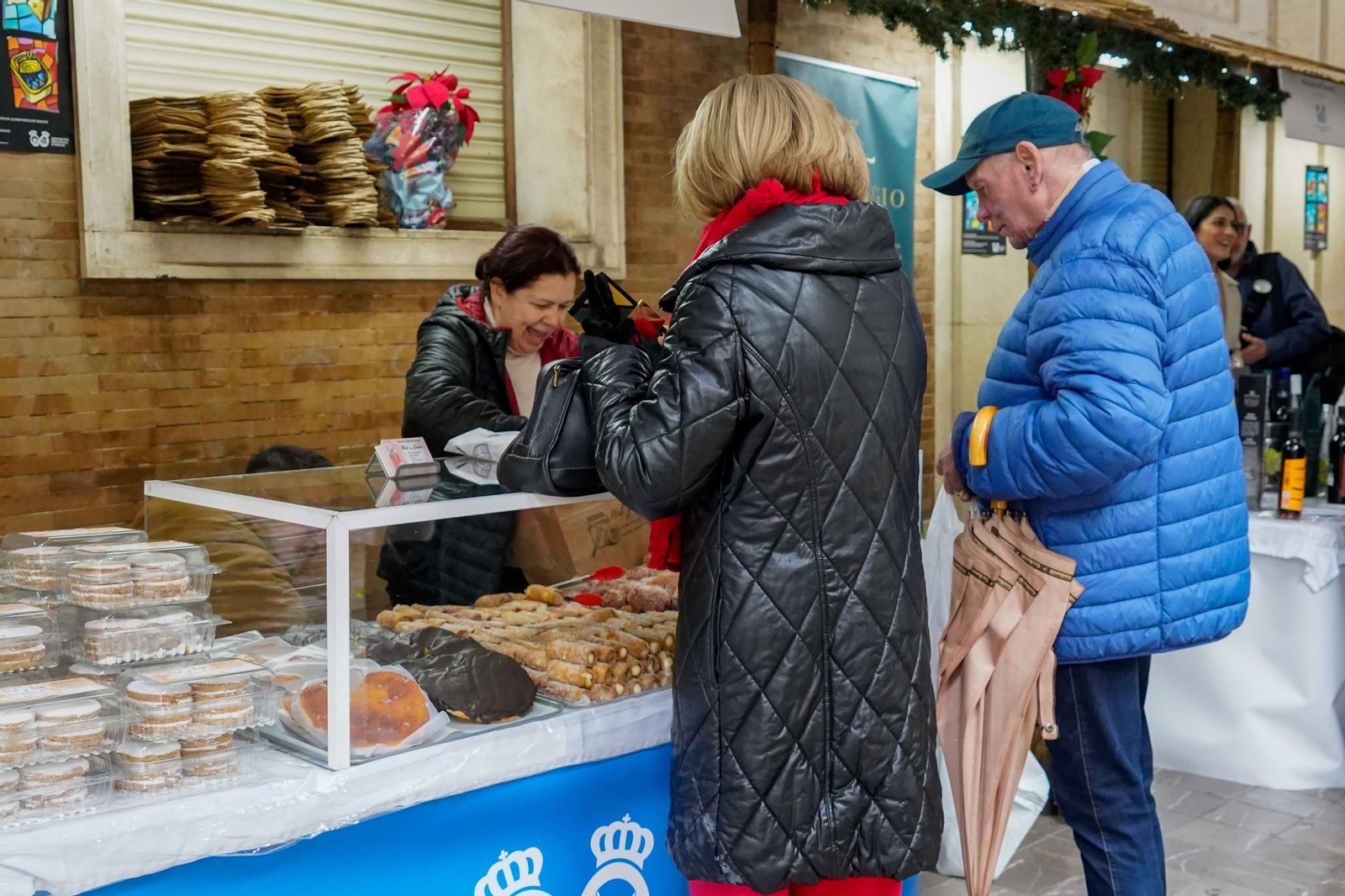 Imágenes de la inauguración del Belén y la XV&nbsp;Muestra de Dulces y Vinos Navideños de la provincia de Huelva en&nbsp;la&nbsp;Diputación