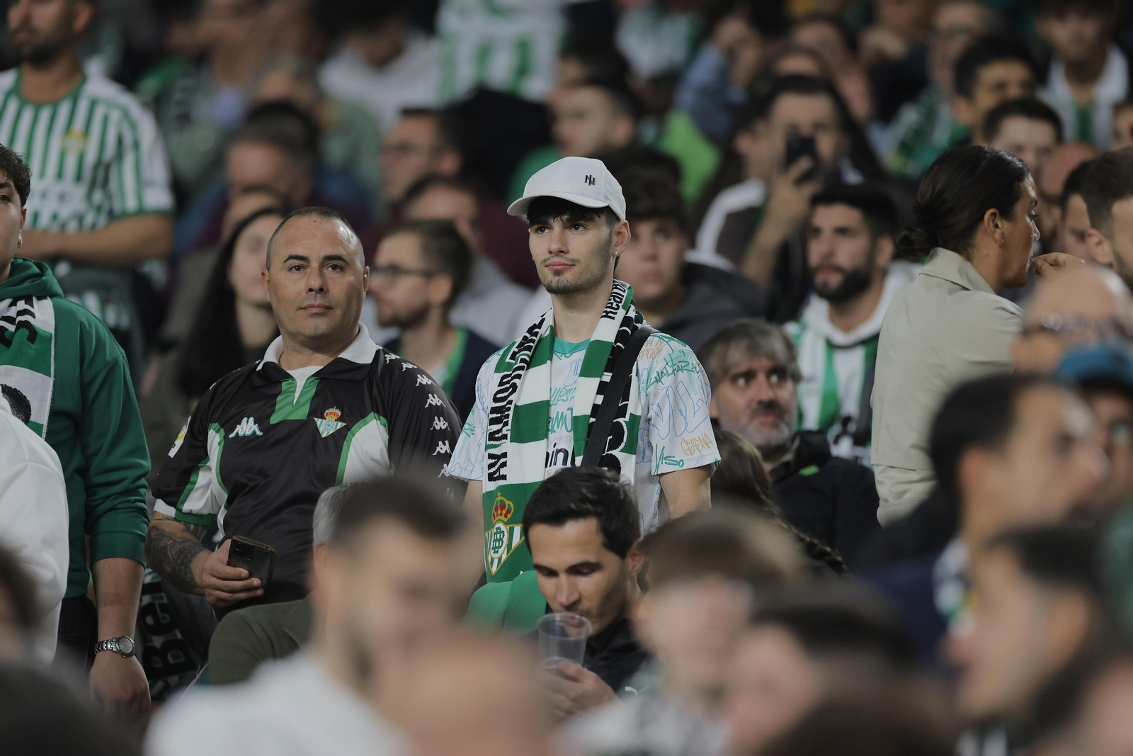 Búscate en las fotos del Betis - Olympique Lyonnais