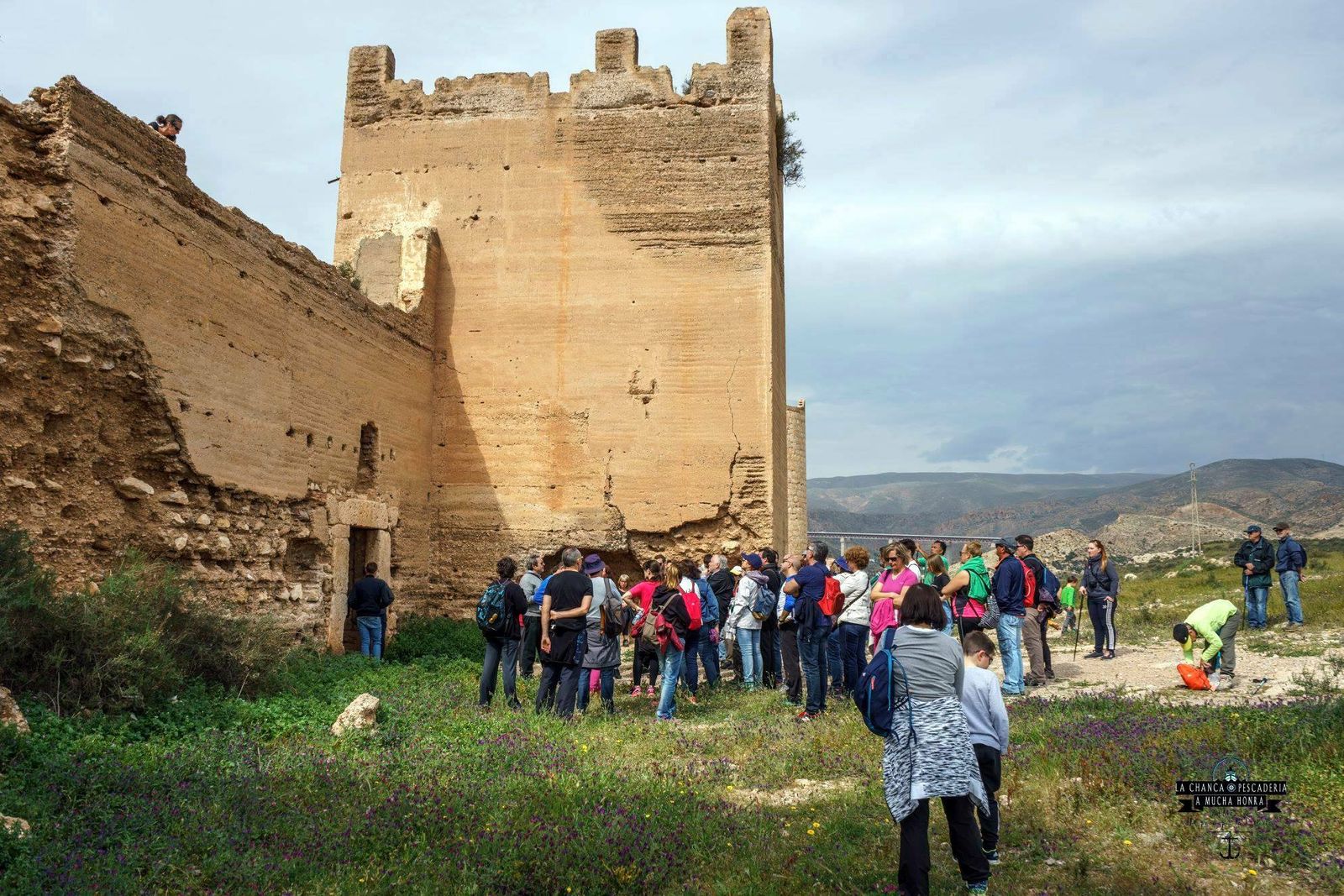 La historia de la ciudad en la visita a las Murallas de Jayrán-Al Haud.