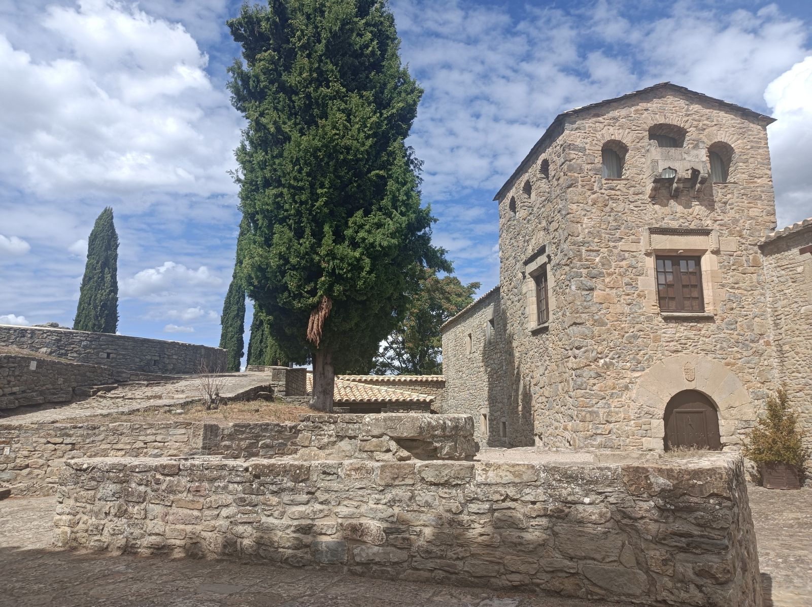 Merece la pena callejear por la histórica localidad de Roda de Isábena.