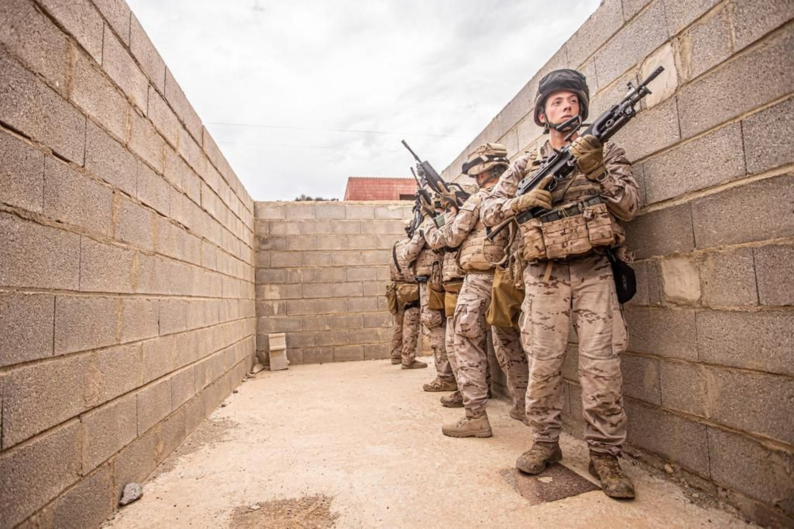 La 5ª compañía del 2° Batallón de Desembarco del Tercio de Armada realiza ejercicio de combate urbano en Almería..