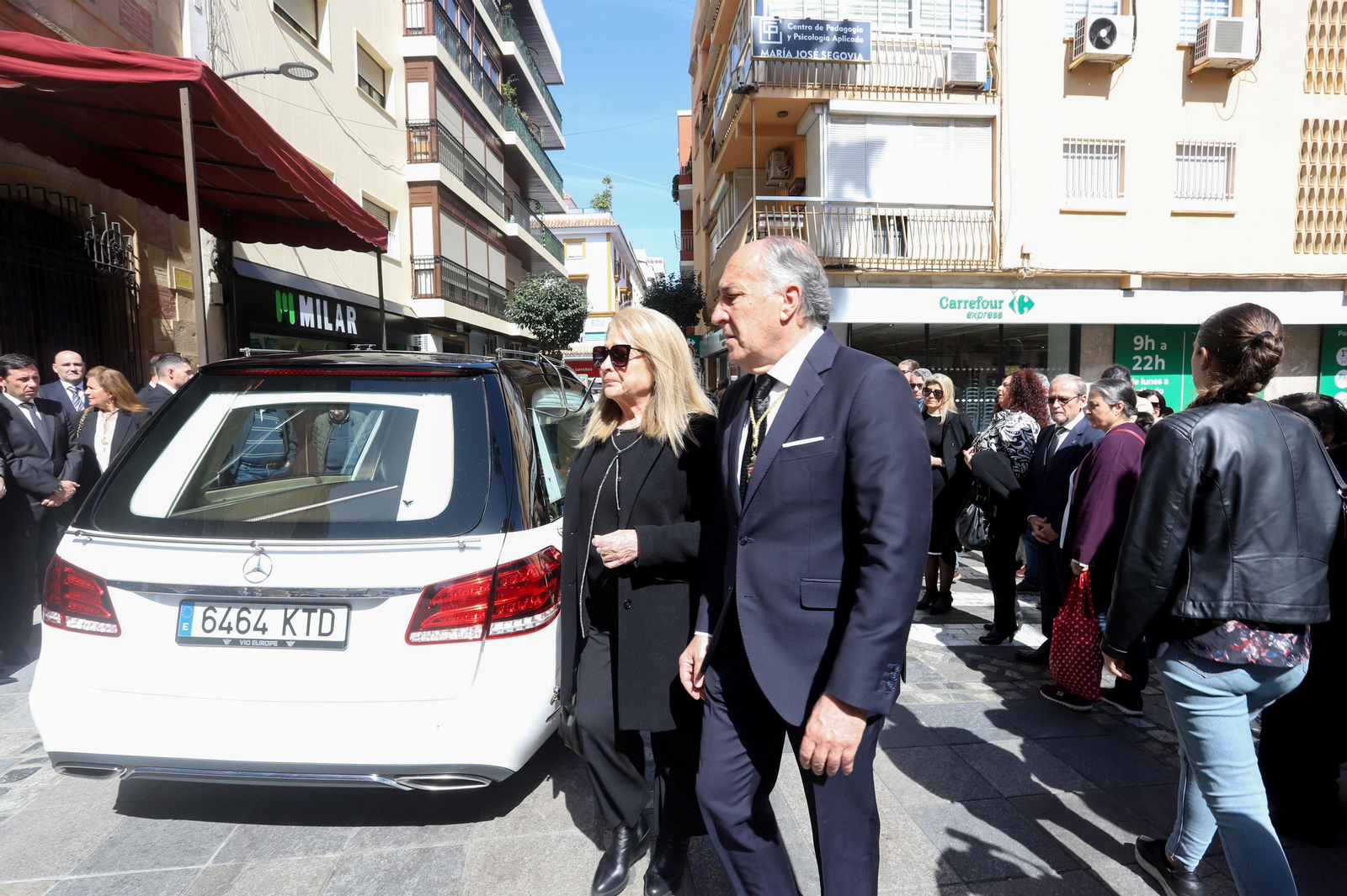 Imágenes de la capilla ardiente de Ernesto Delgado instalado en el Salón de Plenos del Ayuntamiento de Algeciras