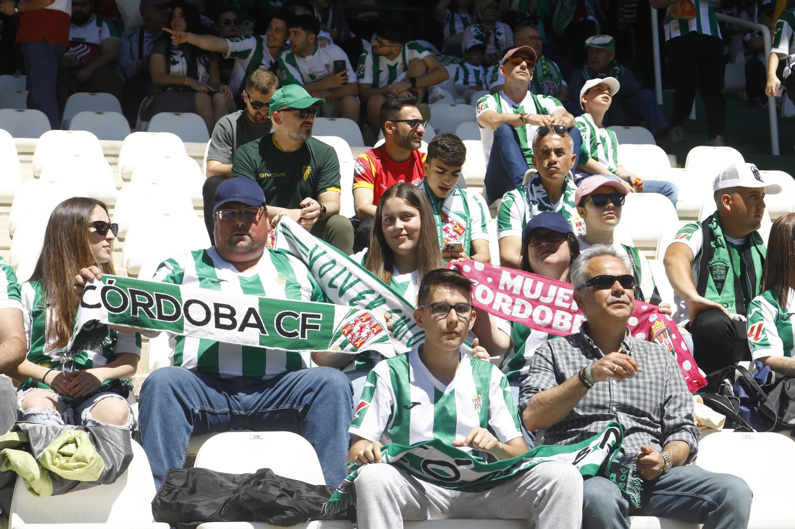 Las fotos del ambiente en El Arcángel para el Córdoba CF - Elche