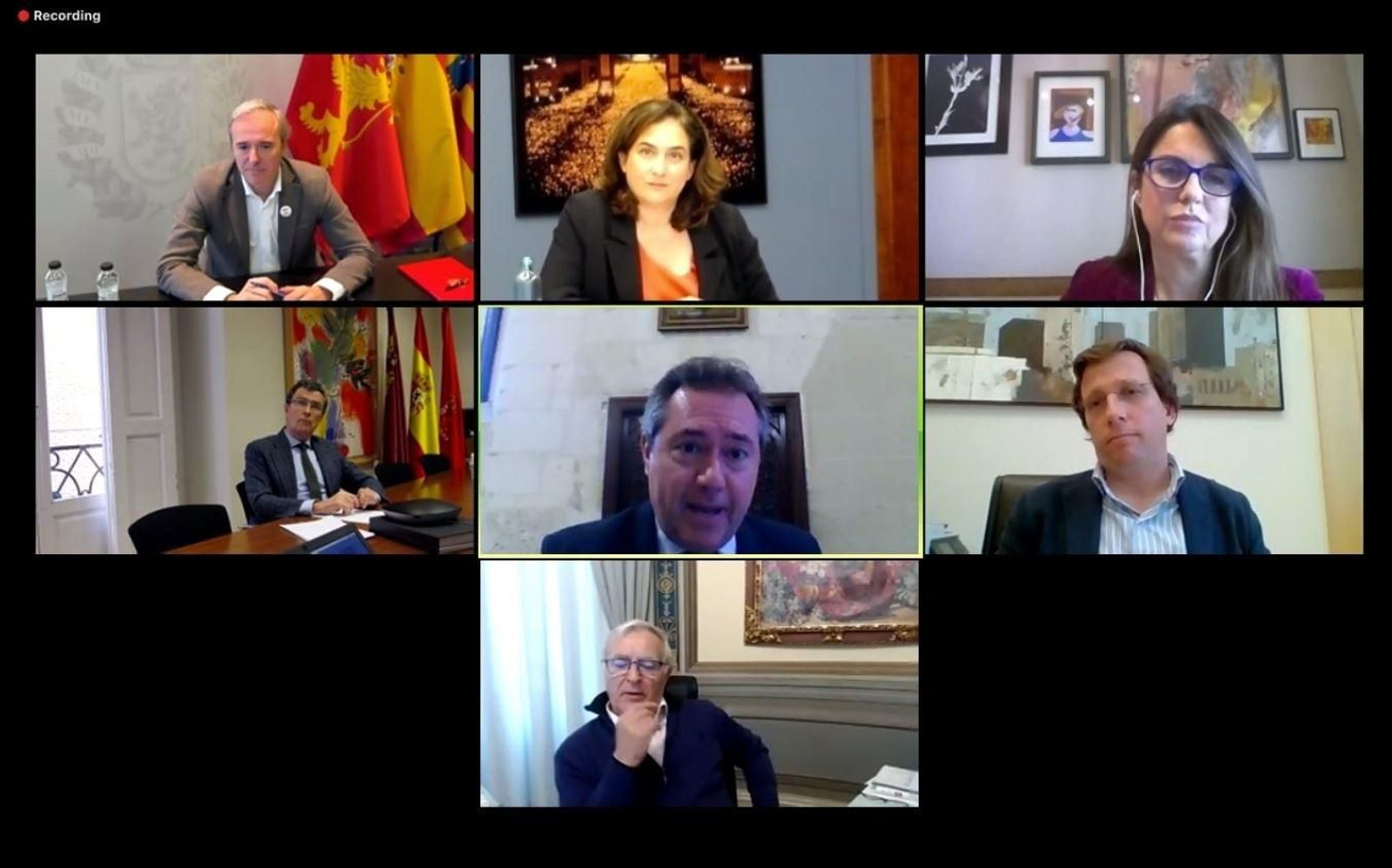 Los alcaldes de las siete grandes ciudades en videoconfederencia.
