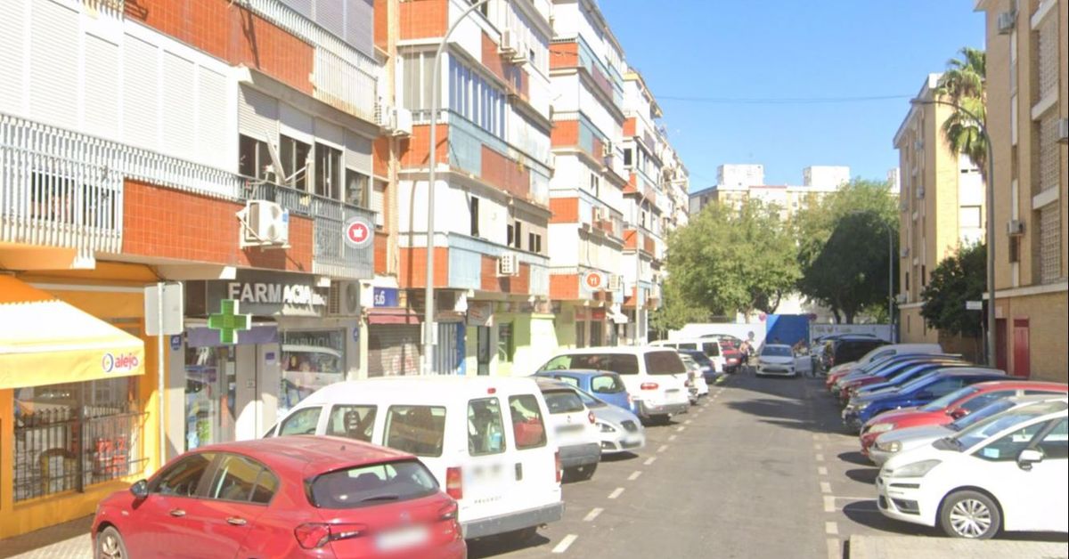 Condenan a un ladrón que fue atrapado porque se quedó encerrado en la furgoneta que trataba de robar en Sevilla