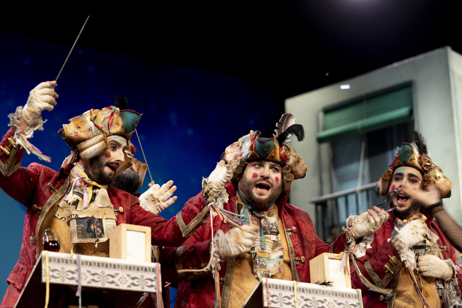 Comparsa 'Vuelve ya el 3x4'.