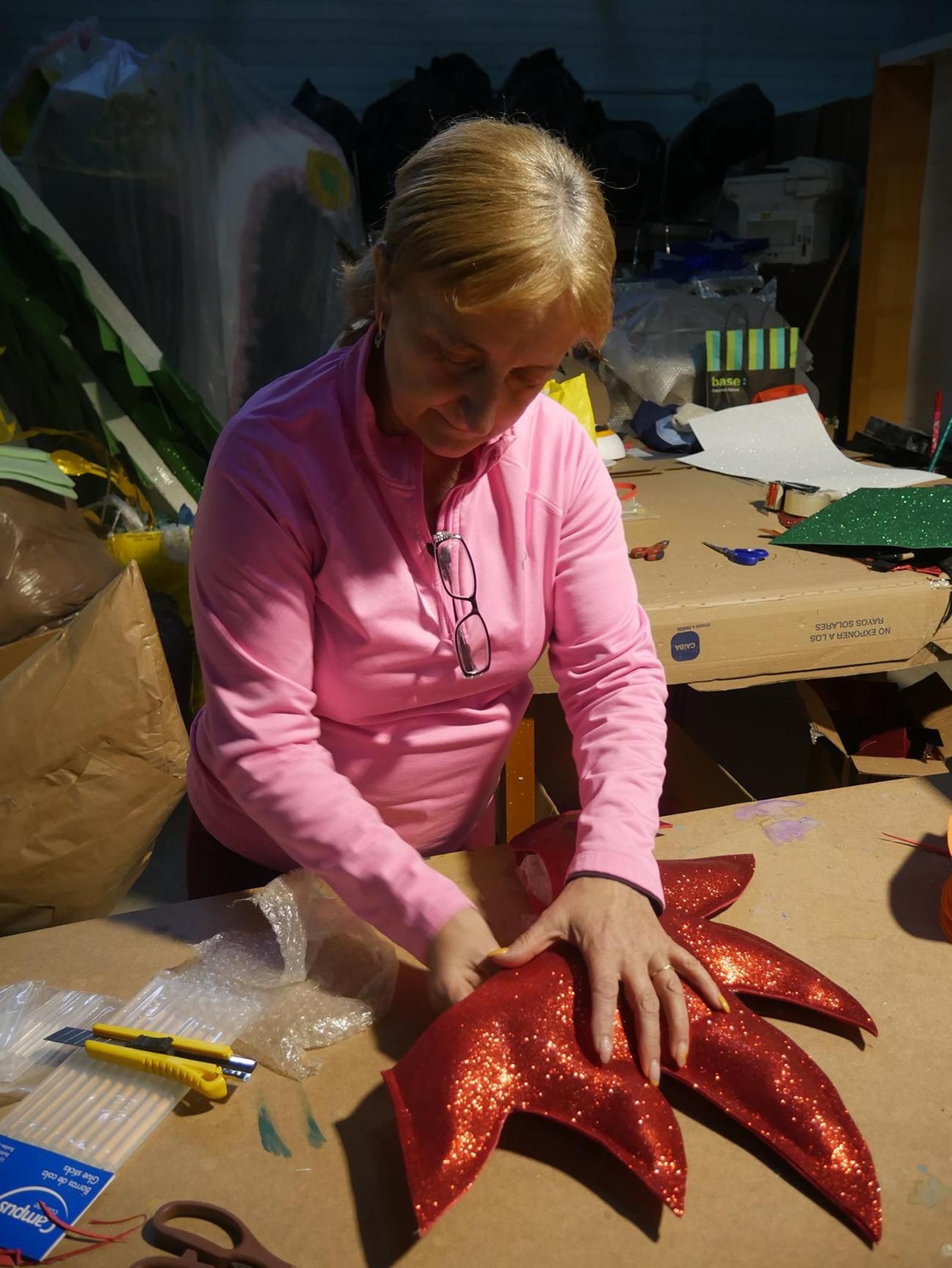 Imágenes de la elaboración de las carrozas tradicionales de Canjáyar