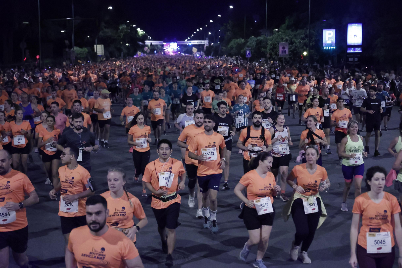 Búscate en la Carrera Nocturna de Sevilla (5)