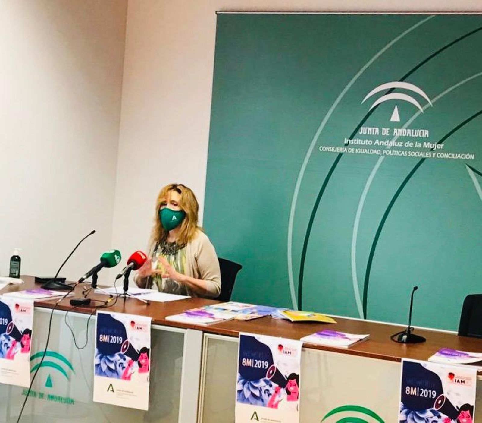 La asesora de programa del Instituto Andaluz de la Mujer (IAM) en Cádiz, Ana Fidalgo, presenta la memoria de actividades de 2019.