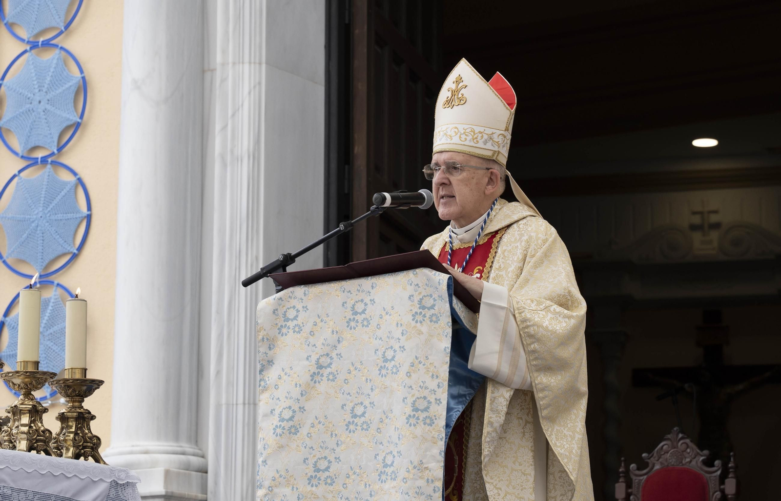 Las imágenes de la misa y procesión en Macael por las fiestas en honor a Nuestra Señora del Rosario