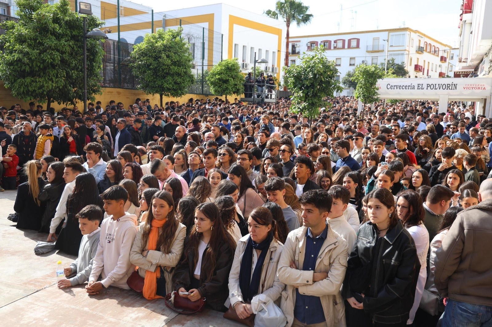 Las mejores imágenes del Lunes Santo en Huelva: Hermandad de las Tres Caídas