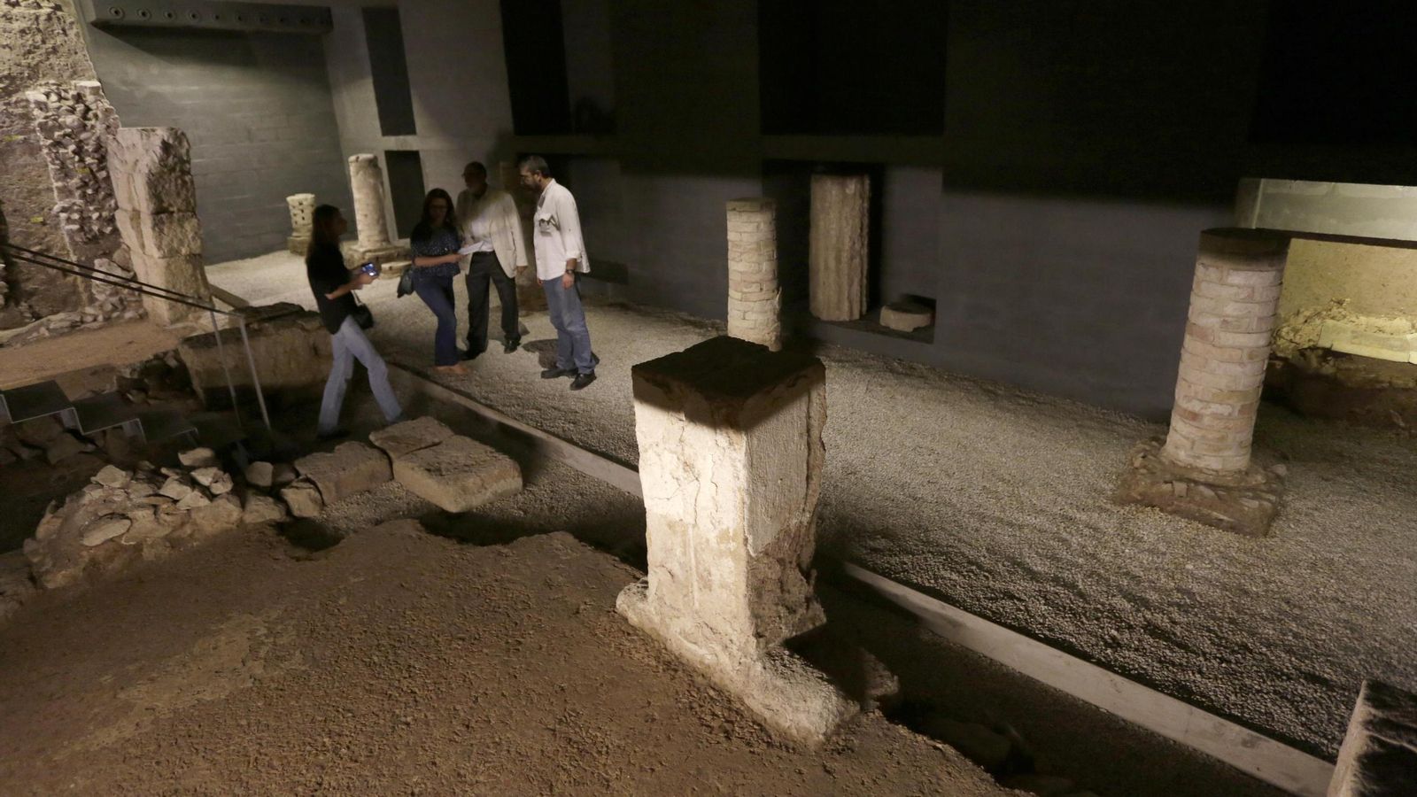 Los restos arqueológicos de la cripta situada bajo el Patio de Banderas.