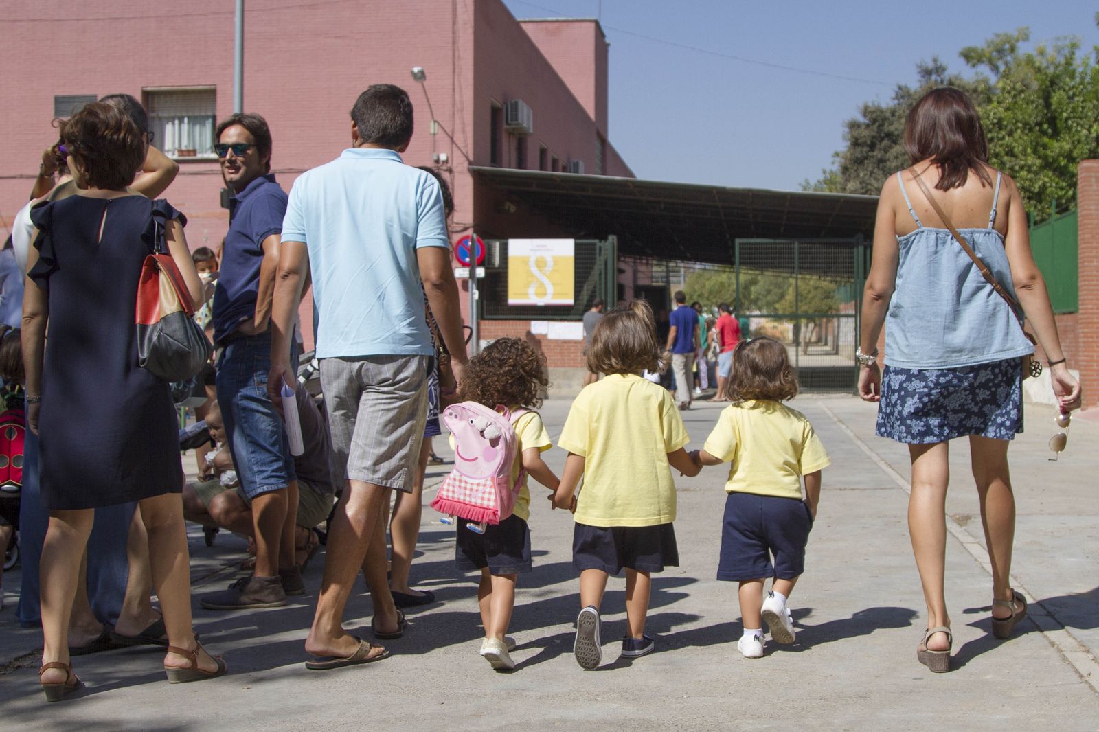 Primer día de curso en el CEIP Vara del Rey, que tendrá un nuevo sistema de climatización.