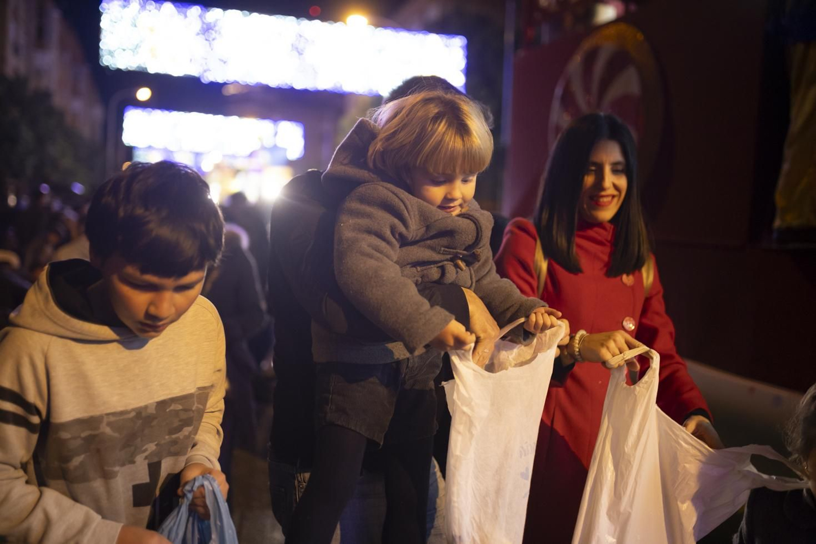 Imágenes de las Cabalgatas de los Reyes Magos de Huelva 2024