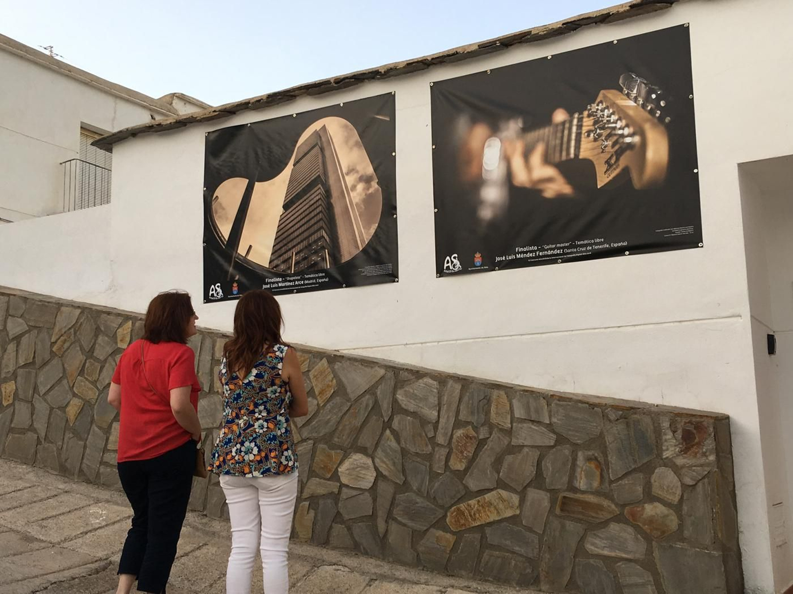 Exposición en la calle de las obras seleccionadas en este concurso de fotografía.