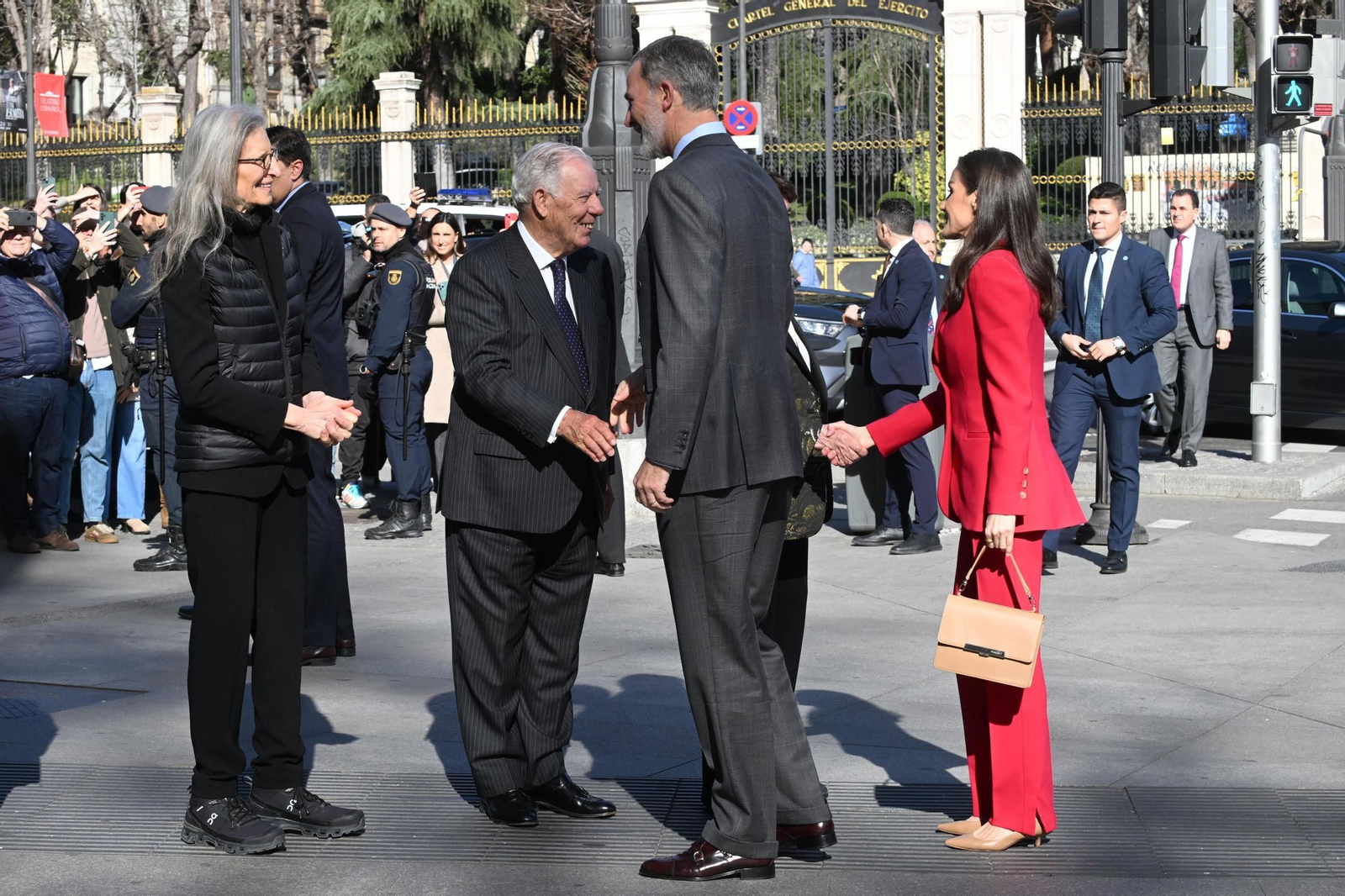 Las fotos de la visita de los Reyes a la exposición con los retratos de Annie Leibovitz