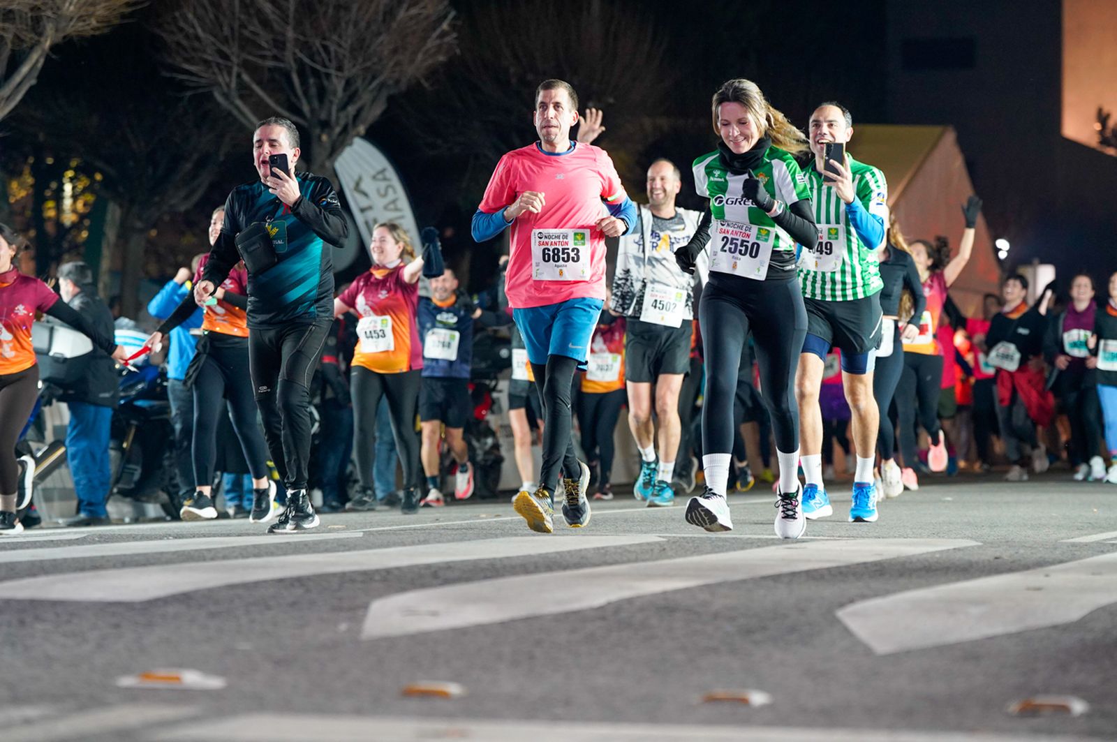 En imágenes: búscate en tu llegada a meta de la Carrera de San Antón 2026 (2)