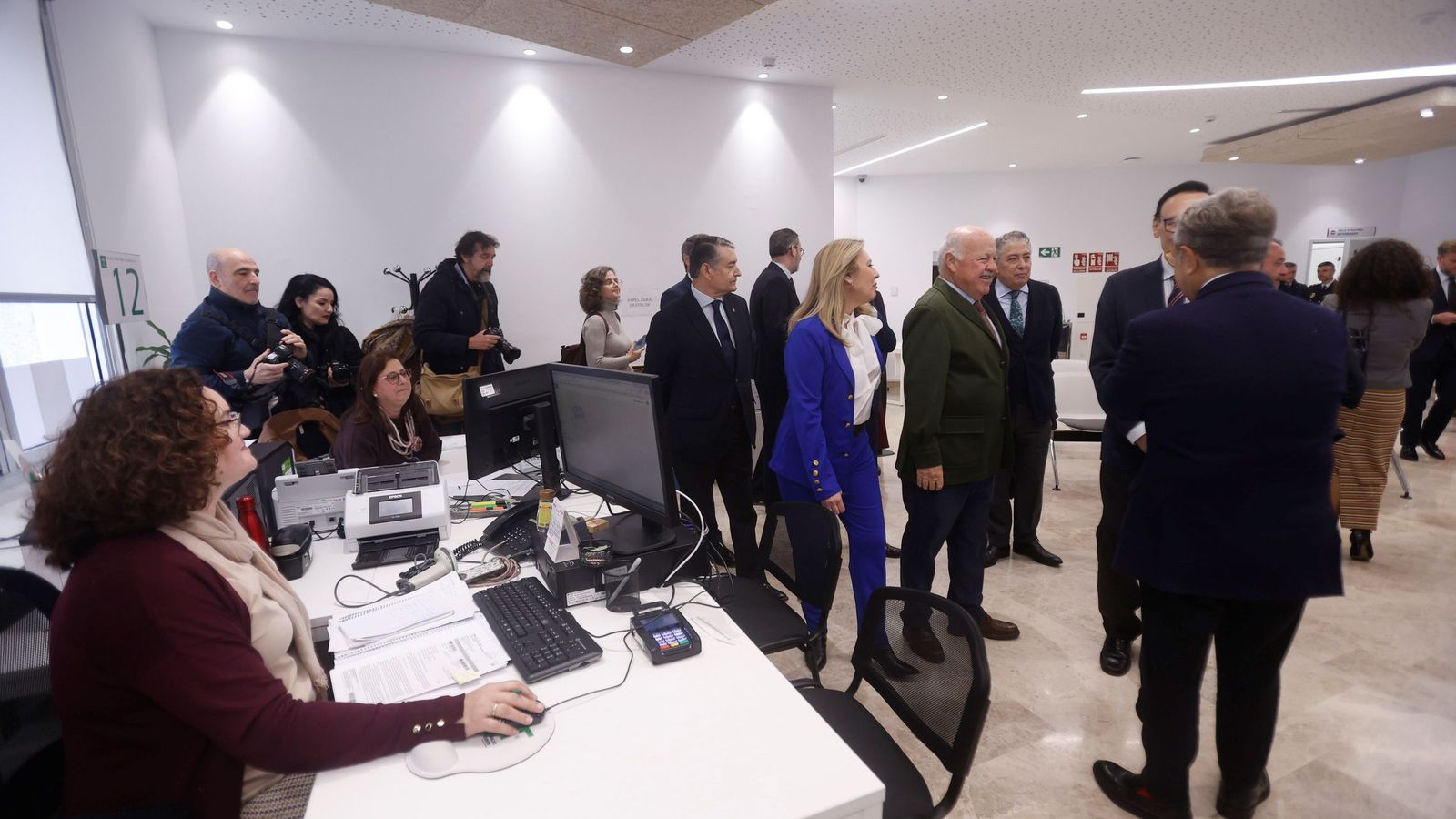 Un momento de la visita al edificio.