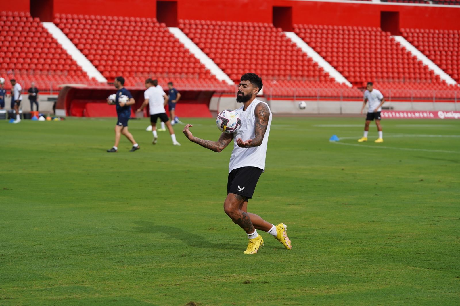 Samú Costa apunta a la titularidad ante Osasuna como mediocentro defensivo
