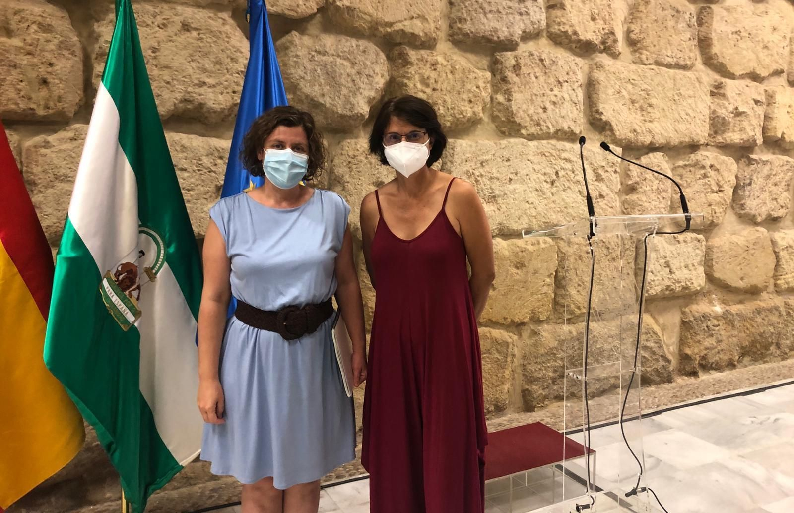 Alba Doblas y Amparo Pernichi, antes de la rueda de prensa.
