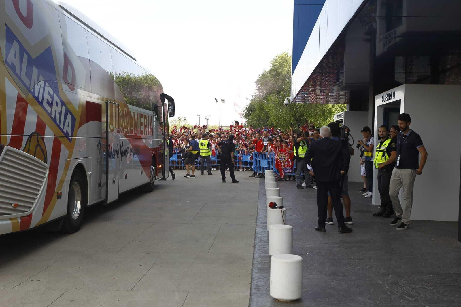 Imágenes de la afición del Almería en Leganés