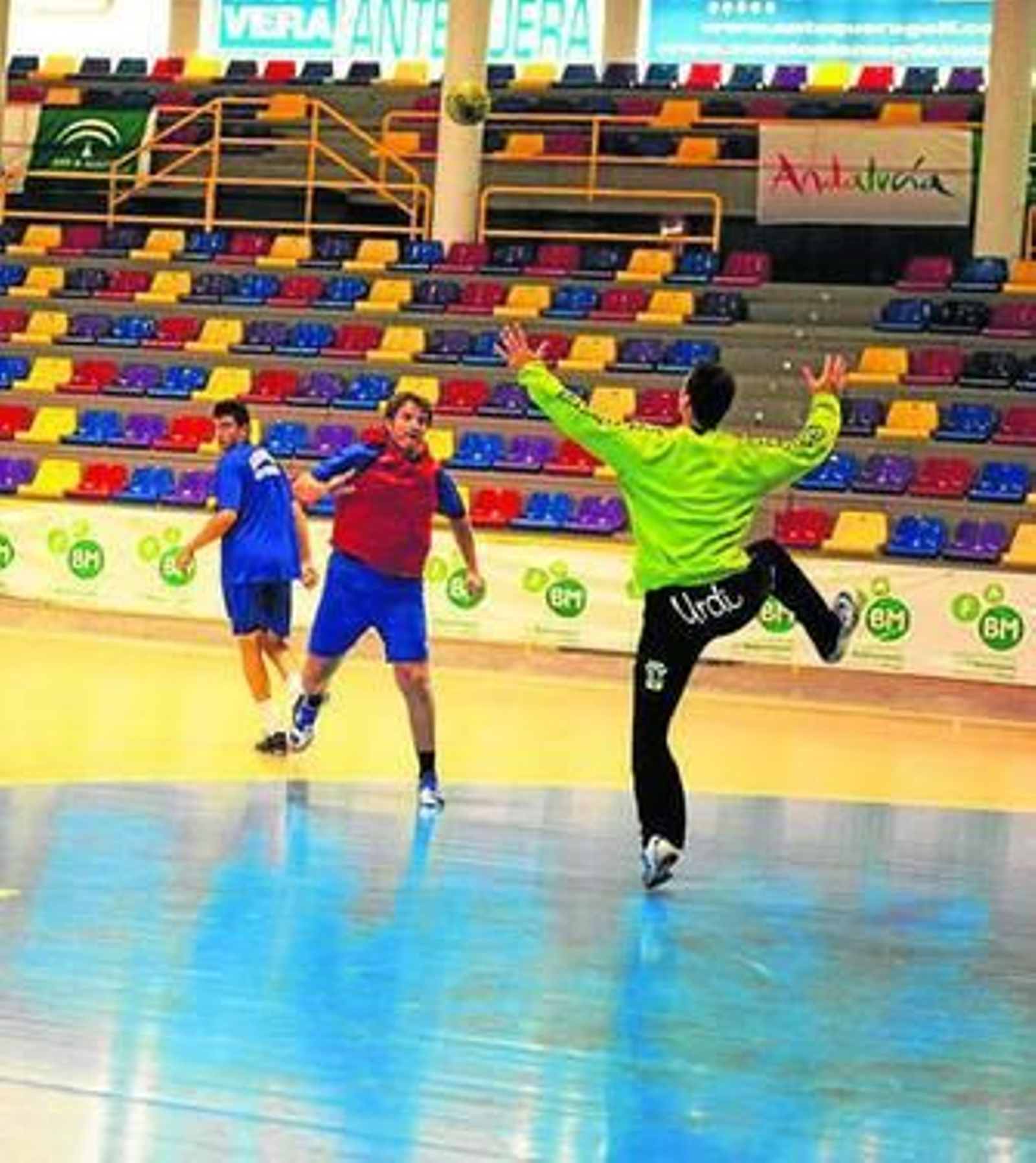 Los jugadores del Antequera durante un partido de esta semana.