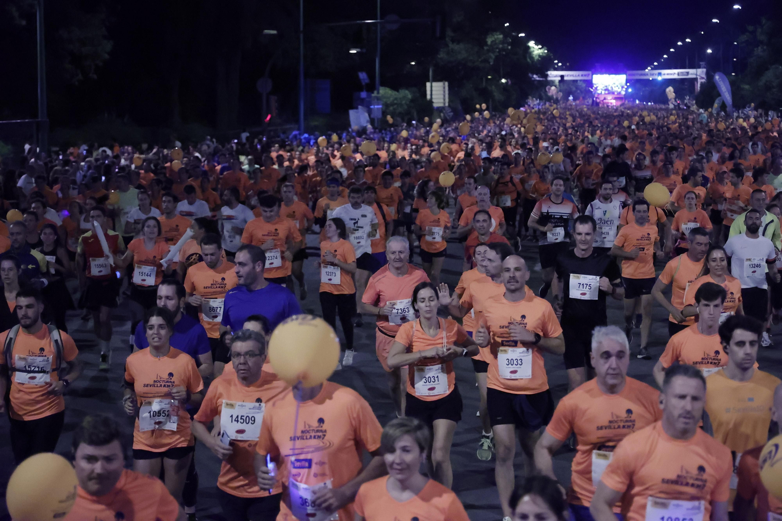Búscate en la Carrera Nocturna de Sevilla (1)