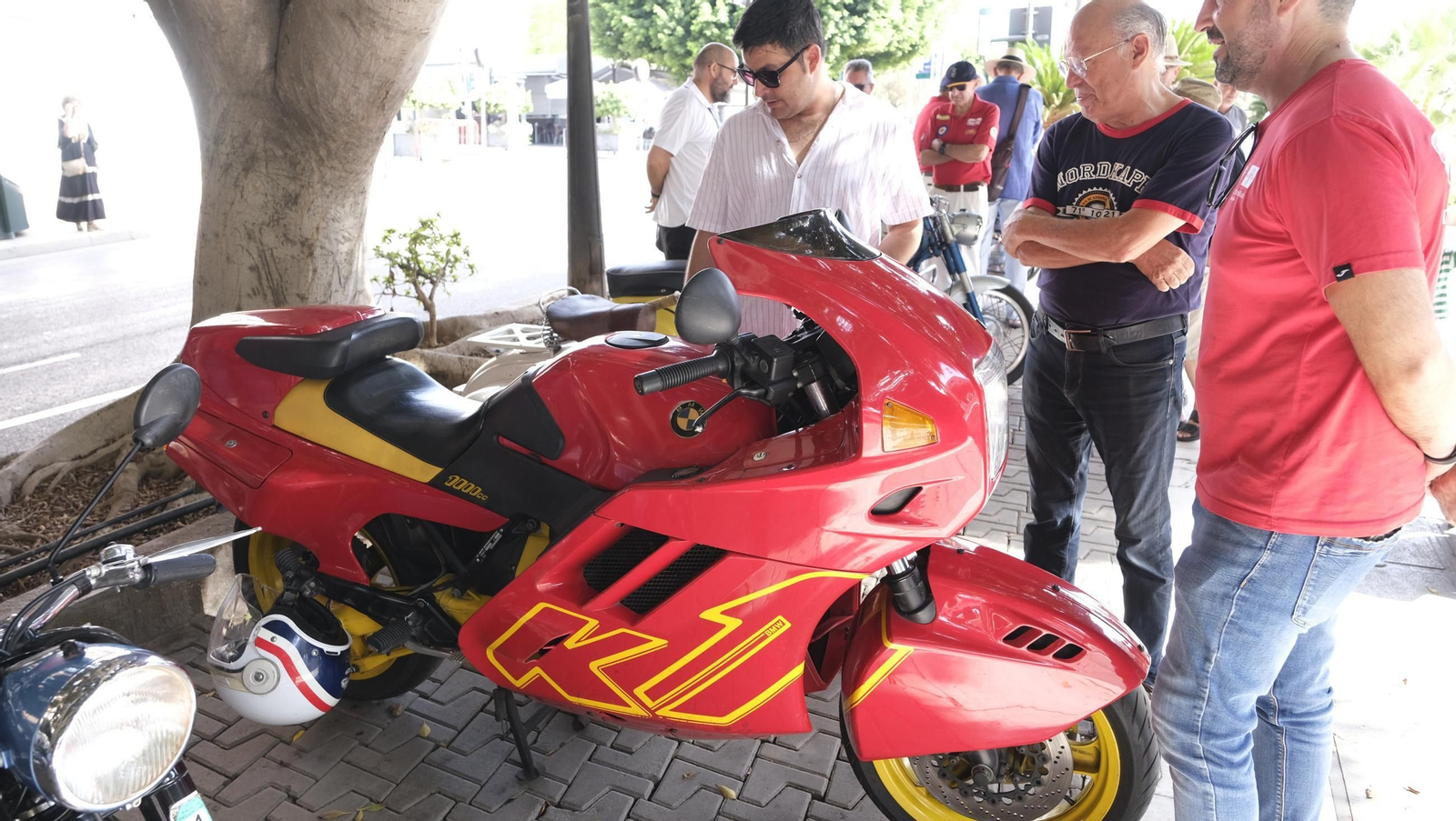 Exposición de motos antiguas y Ducatis en la Feria de Almería 2025, en imágenes