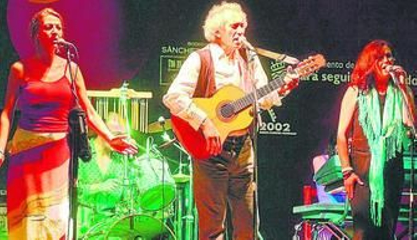 Algunos de los miembros de Jarcha, durante una actuación en Jerez en 2002.