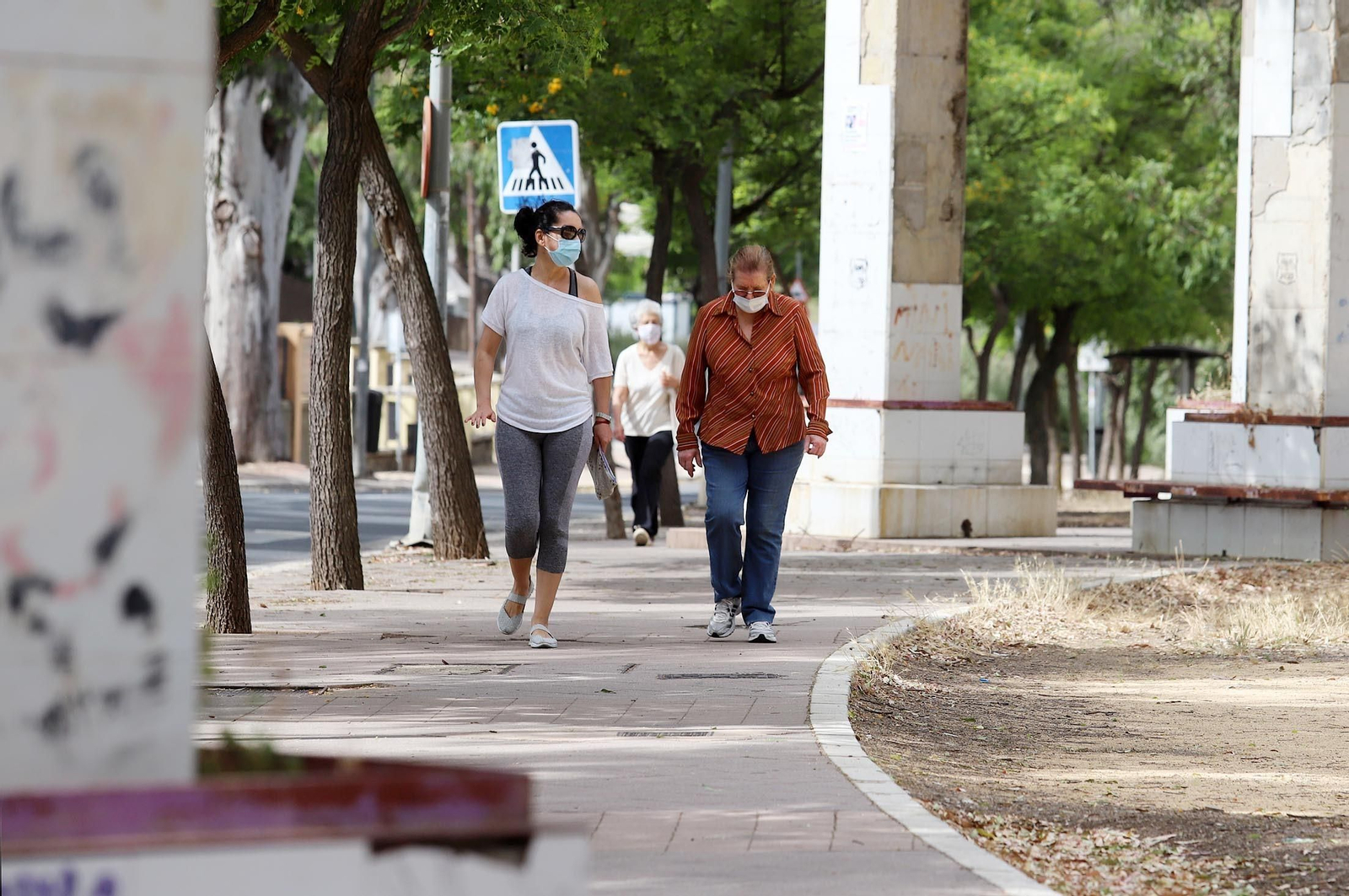 Imágenes de la suciedad, deterioro y abandono de los miradores del Conquero
