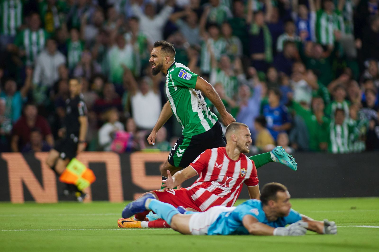 Borja Iglesias acaba de hacerle su gol al Almería en la primera vuelta.