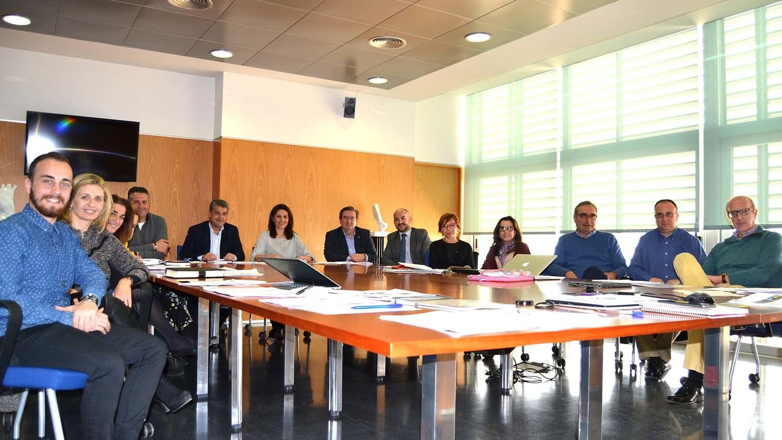 Constitución ce la Comisión del 25 aniversario de la UAL.