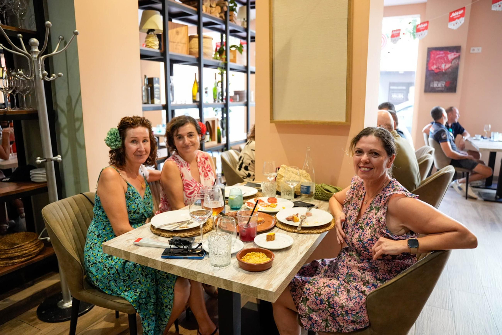 Los almerienses disfrutan del miércoles en la feria de día