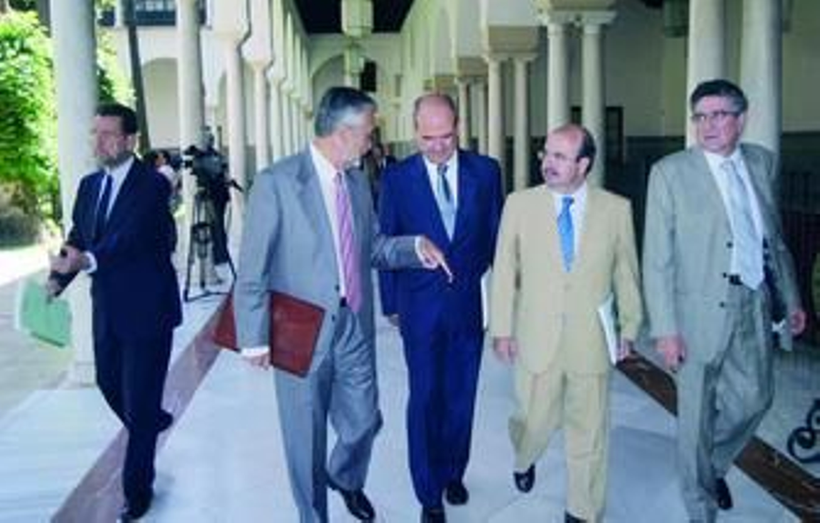 Mes y medio para resolver dos crisis