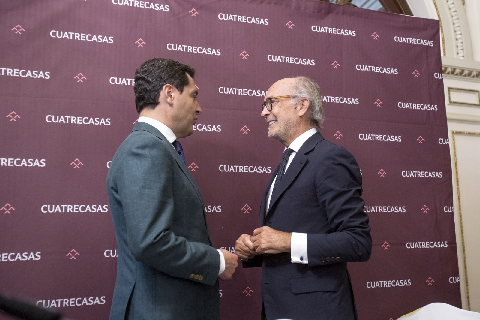 Las imágenes de la entrega de la Beca Manuel Olivencia