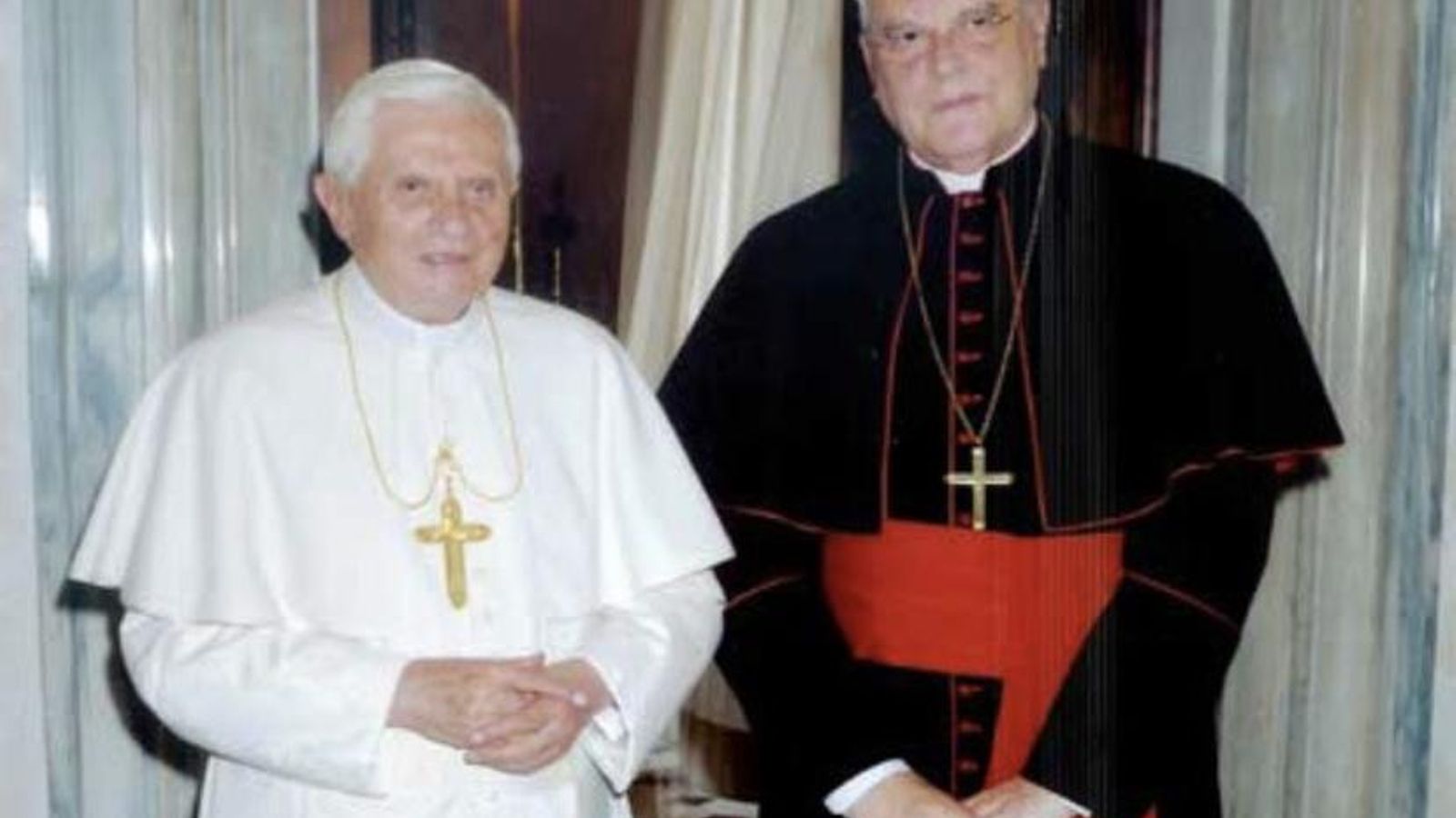 El papa Benedicto XVI y el cardenal Amigo