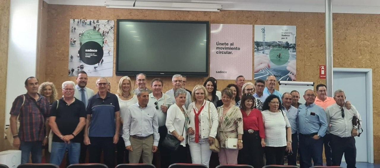 Asistentes al homenaje de los trabajadores de Sadeco que se han jubilado.