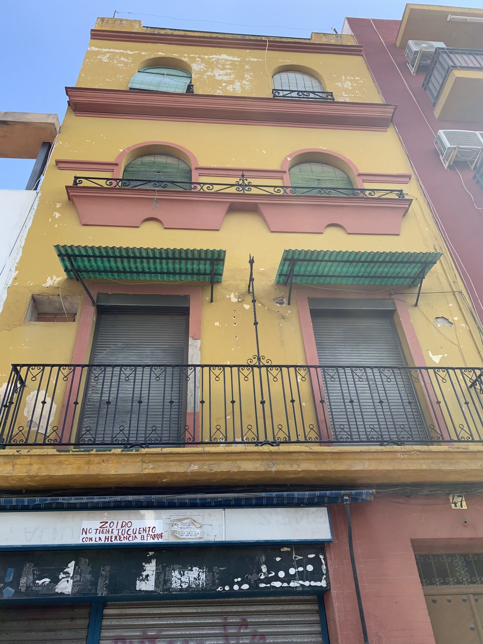 El inmueble de la calle Mariano Benlliure donde permanecerían ocupadas seis viviendas.