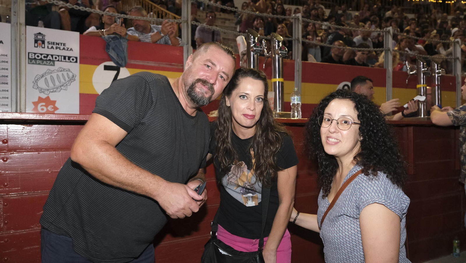 El concierto de Melendi llena de fans la Plaza de Toros de Almería, en imágenes