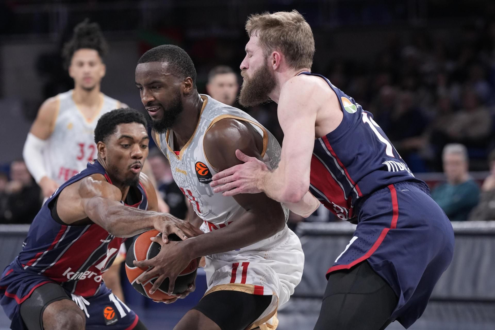 El Baskonia tumba al Mónaco y pone en alerta al Unicaja