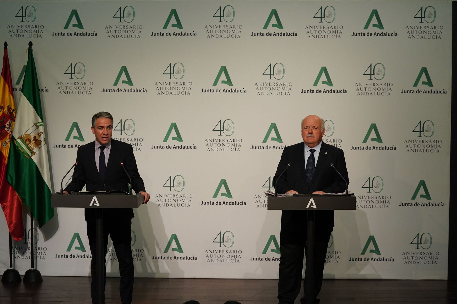 El portavoz del Gobierno andaluz, Elías Bendodo, y el consejero de Salud, Jesús Aguirre.