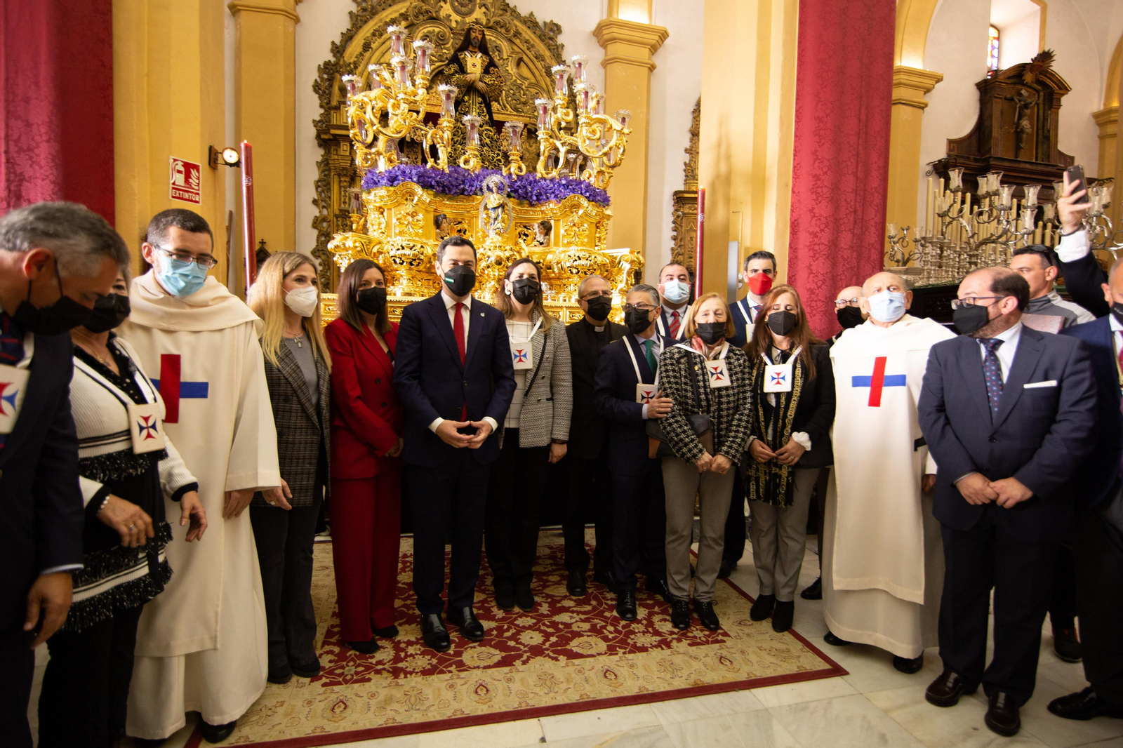 Así ha sido la visita del presidente de la Junta a las hermandades del Lunes Santo de San Fernando