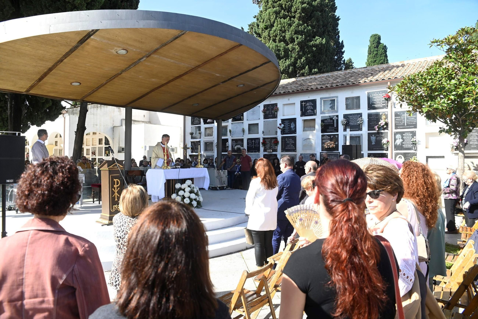 Las imágenes del día de Todos los Santos en los cementerios de Córdoba